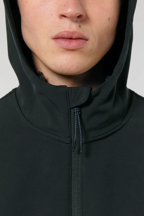 Die Herren-Softshelljacke mit Kapuze