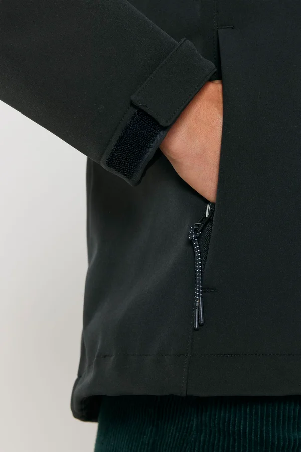 Die Damen-Softshelljacke mit Kapuze