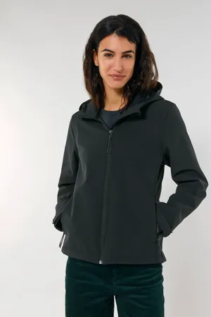 Die Damen-Softshelljacke mit Kapuze