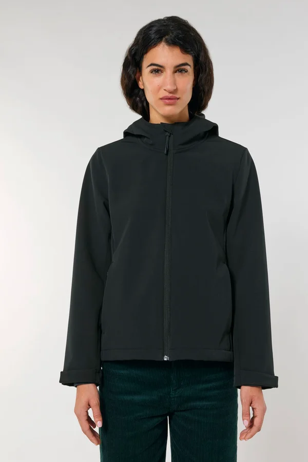 Die Damen-Softshelljacke mit Kapuze