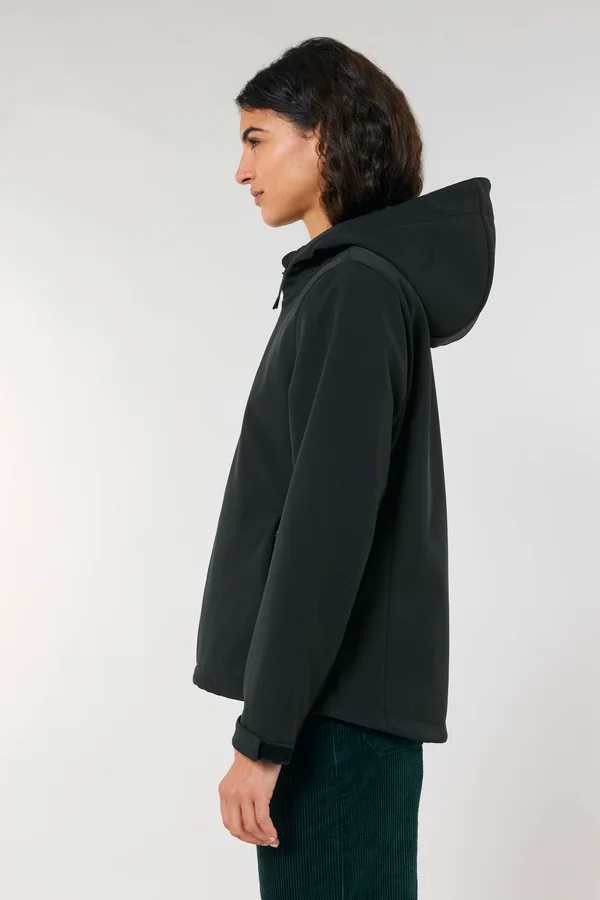 Die Damen-Softshelljacke mit Kapuze