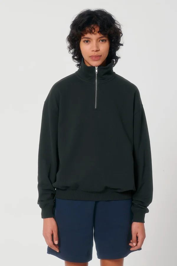 Das Boxy Unisex-Sweatshirt mit kurzem Reißverschluss und trockenem Griff