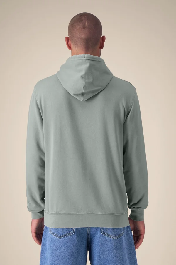 Der Garment-Dyed Unisex-Hoodie aus French Terry