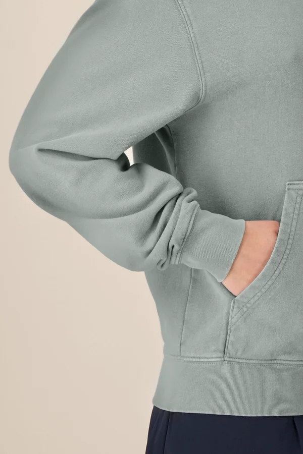 Der Garment-Dyed Unisex-Hoodie aus French Terry