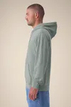 Der Garment-Dyed Unisex-Hoodie aus French Terry