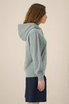Der Garment-Dyed Unisex-Hoodie aus French Terry