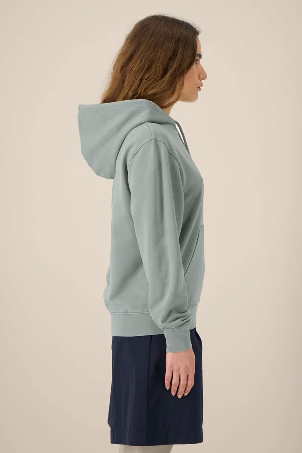 Der Garment-Dyed Unisex-Hoodie aus French Terry