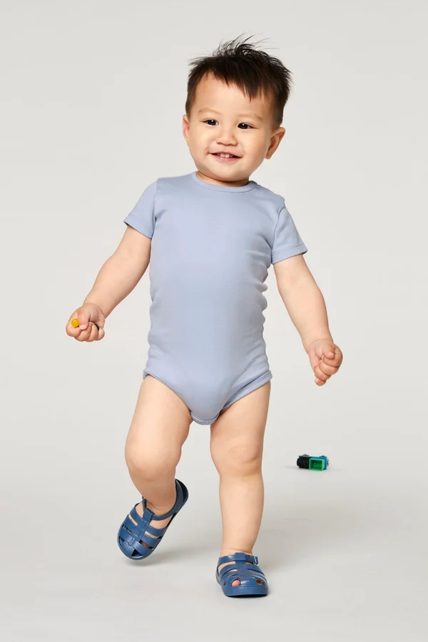 Der kurzärmelige Baby-Body