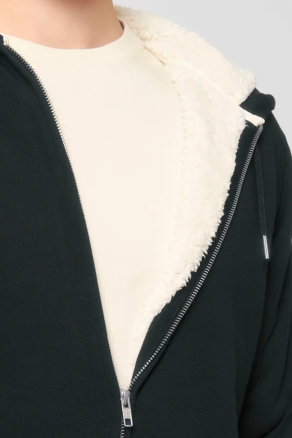 Der Unisex-Zip-Hoodie mit Sherpa-Futter