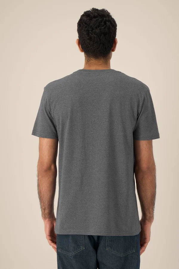 Das Unisex-T-Shirt aus recycelter Baumwolle