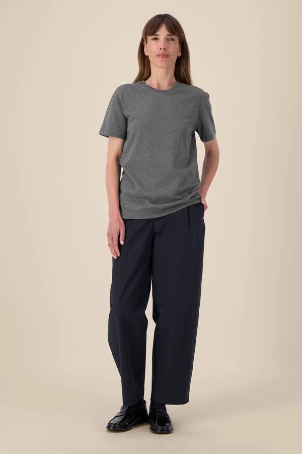 Das Unisex-T-Shirt aus recycelter Baumwolle