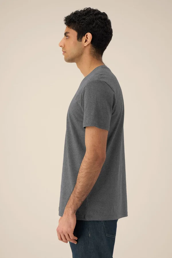 Das Unisex-T-Shirt aus recycelter Baumwolle