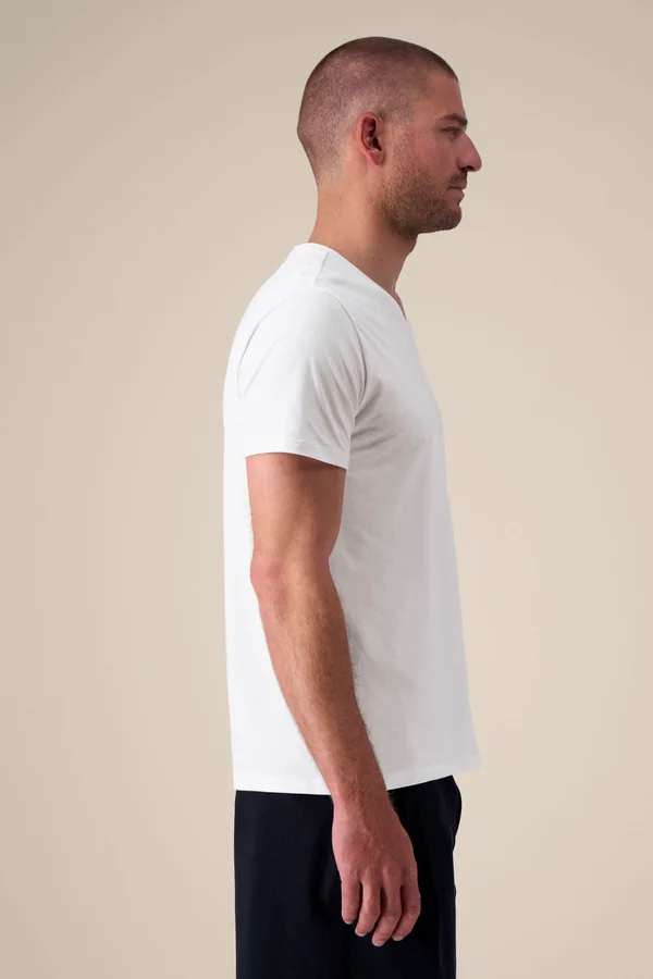 Das Herren-T-Shirt mit V-Ausschnitt