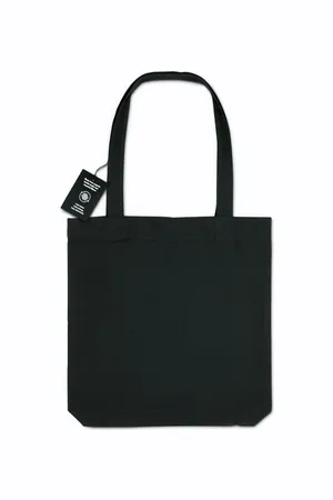 The tote bag made of recycled fabric