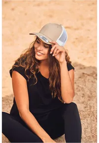 Two-tone retro trucker cap