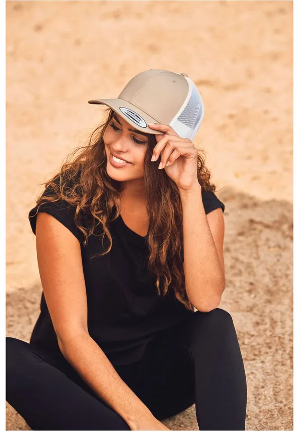 Two-tone retro trucker cap
