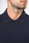 Zweifarbiges Kurzarm-Polohemd für Herren. Aus Baumwollpiqué