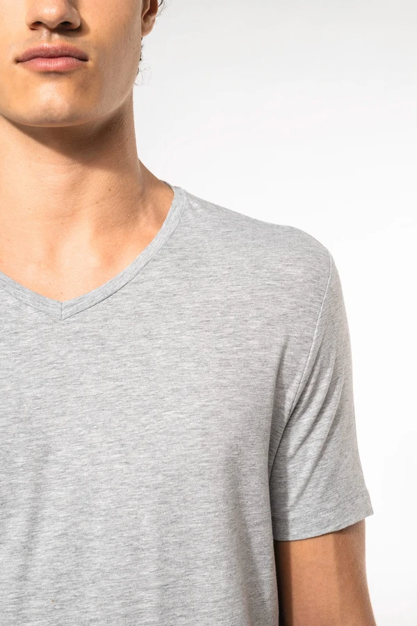 Kurzarm-T-Shirt mit V-Ausschnitt