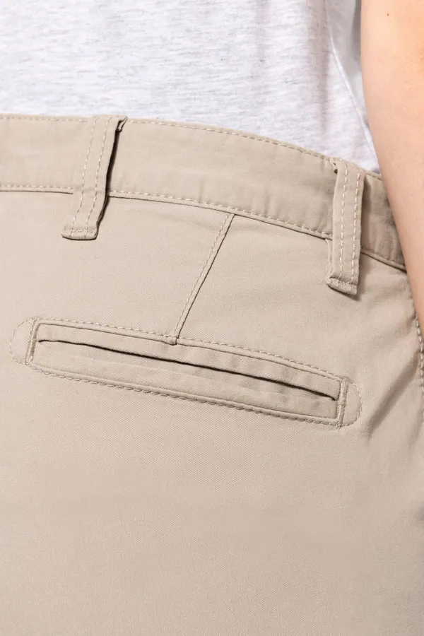 Ladies' above-the-ankle trousers