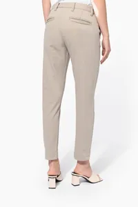 Ladies' above-the-ankle trousers