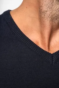 Men's V-neck jumper