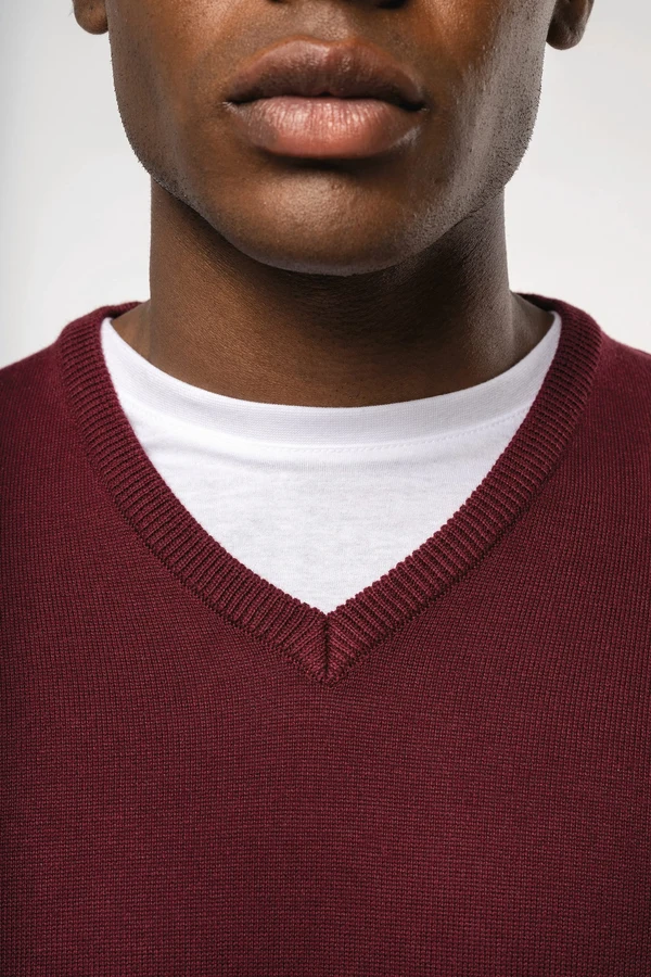 Herrenpullover mit V-Ausschnitt