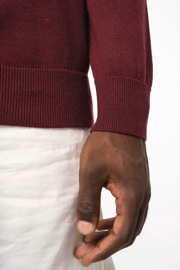 Herrenpullover mit V-Ausschnitt