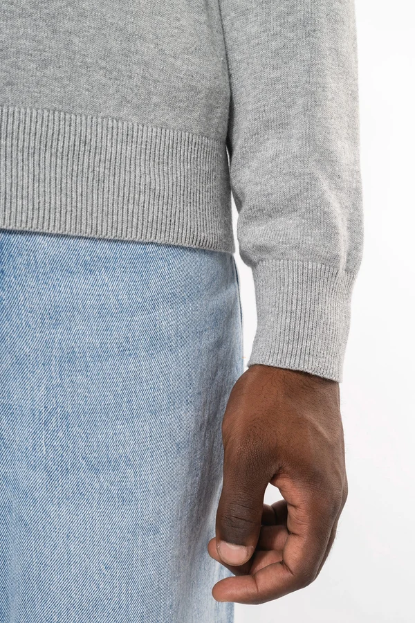 Premium-Pullover mit V-Ausschnitt