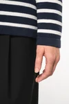 Damenpullover im Marine-Stil
