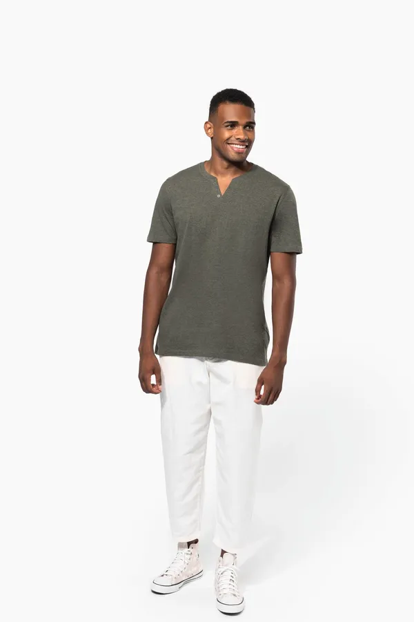 V-neck t-shirt with buttons