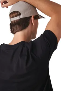 Cap with contrasting sandwich peak - 6 panels