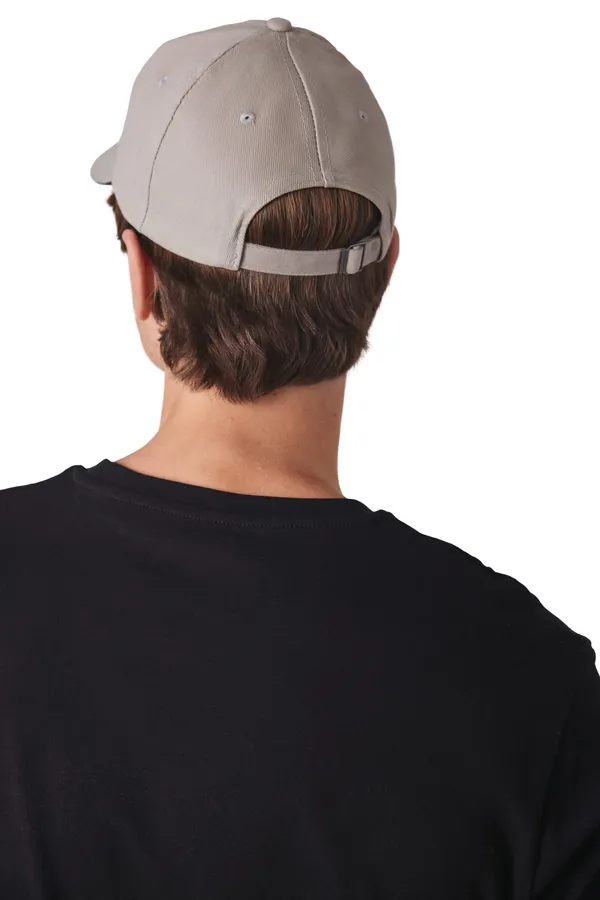 Cap with contrasting sandwich peak - 6 panels