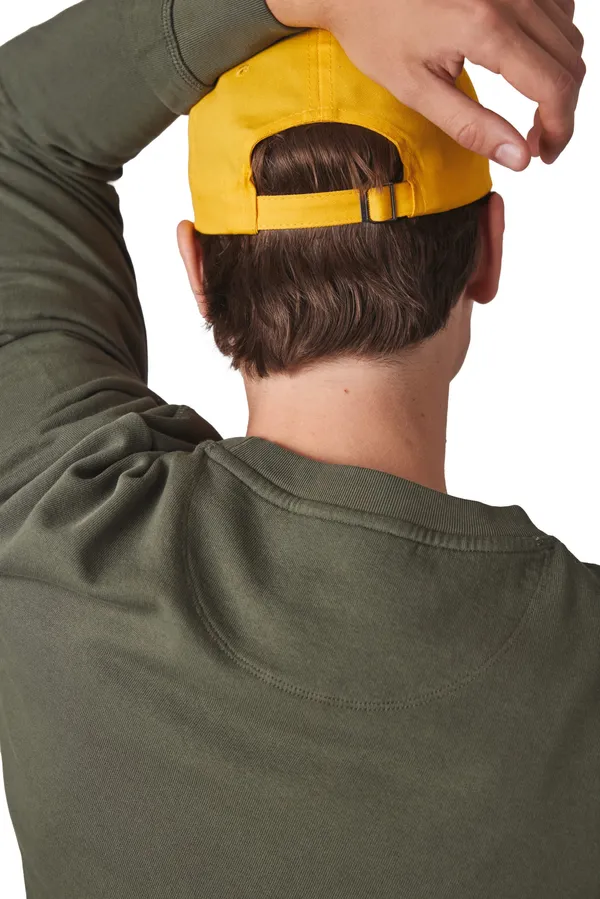 Cap with contrasting sandwich peak - 6 panels