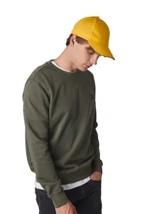 Cap with contrasting sandwich peak - 6 panels