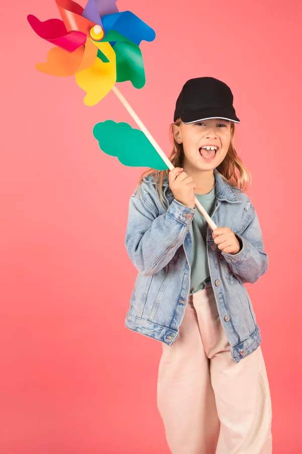 Kids' cap with contrasting sandwich peak - 5 panels