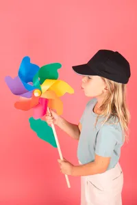 Kids' cap with contrasting sandwich peak - 5 panels