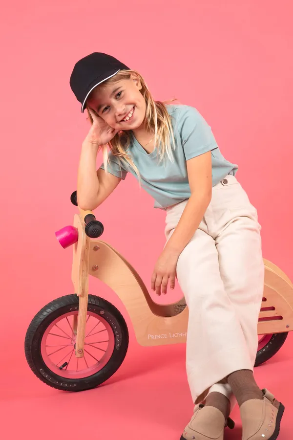 Kids' cap with contrasting sandwich peak - 5 panels