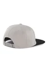 Snapback cap - 6 panels