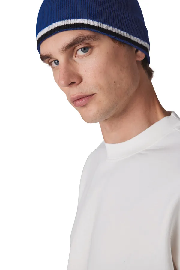 Beanie with contrasttwo-tone band