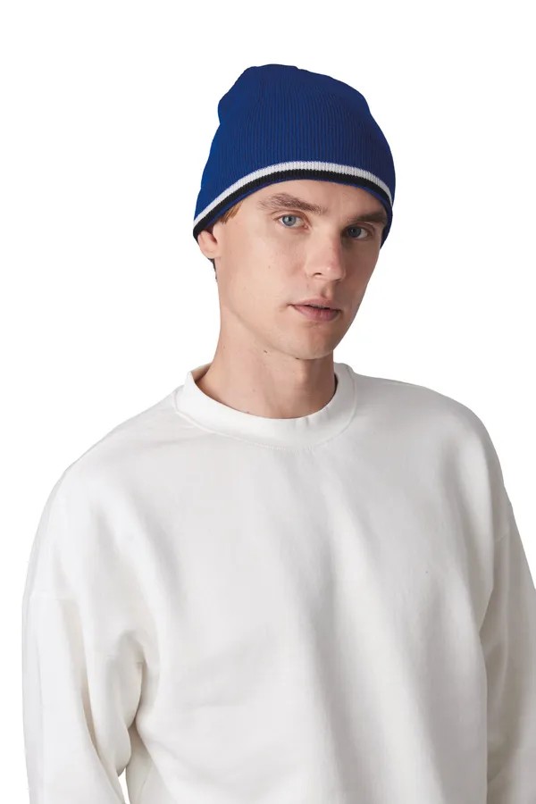 Beanie with contrasttwo-tone band