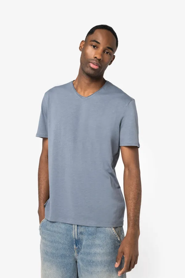 Eco-friendly men's slub t-shirt with raw edges