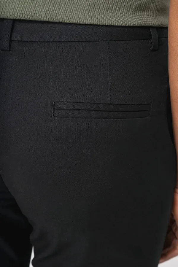 Eco-friendly ladies’ 7/8 chinos