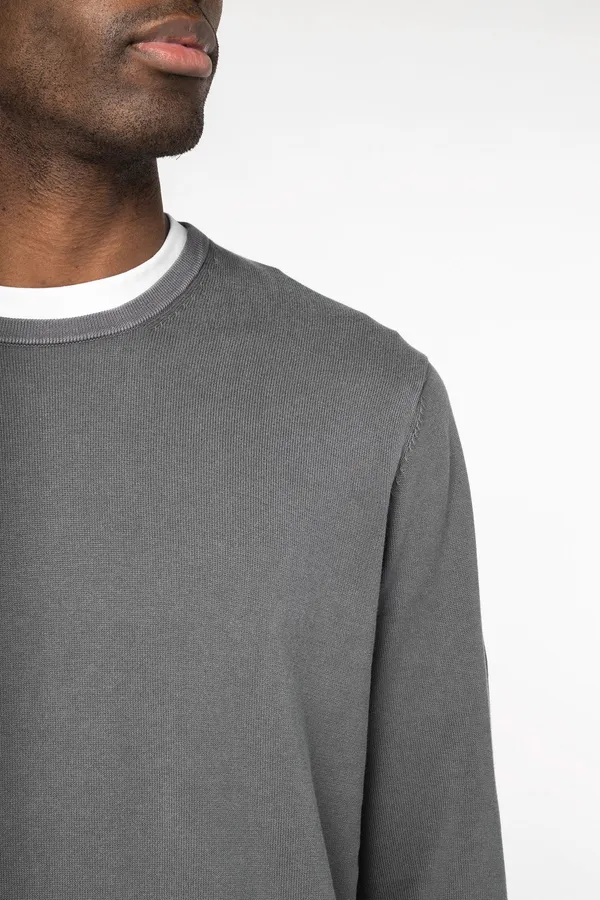 Eco-friendly men’s washed effect crew neck jumper