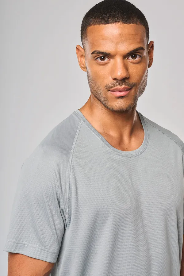 Herren-Sportshirt aus Recyclingmaterial mit Rundhalsausschnitt