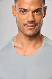 Herren-Sportshirt aus Recyclingmaterial mit Rundhalsausschnitt