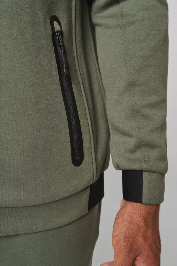 Jacke mit hochgeschlossenem Kragen