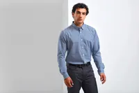 Large-check gingham shirt