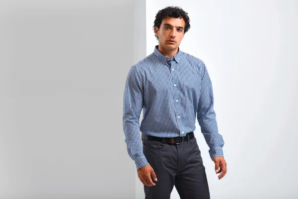 Large-check gingham shirt