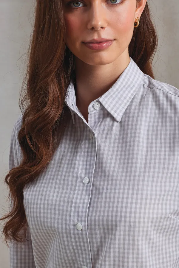 Large-check gingham shirt