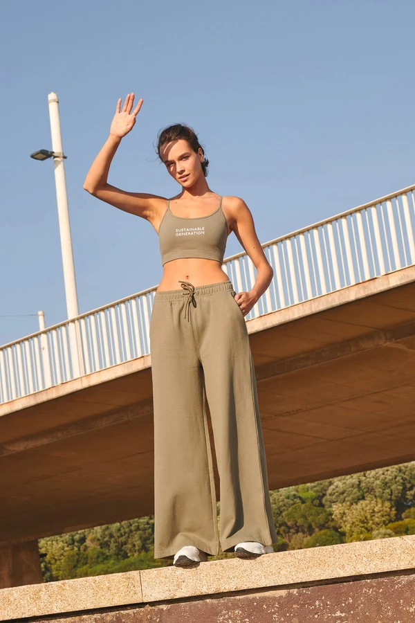 Kurzes, umweltfreundliches Damen-Top